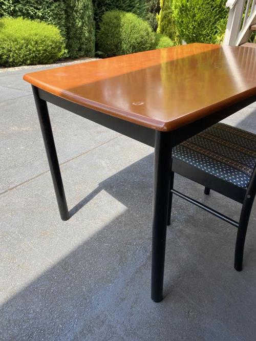 Second-hand Table with 1 Chair - Photo 4)