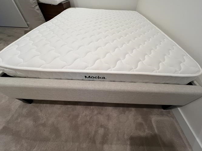 Second-hand Double Bed Frame - Photo 4)