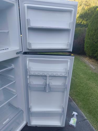 Second-hand LG 279L Top Mount Fridge - Photo 4)