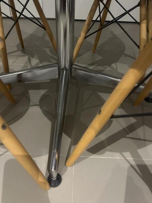 Second-hand Dining Table with 4 Chairs - Photo 4)