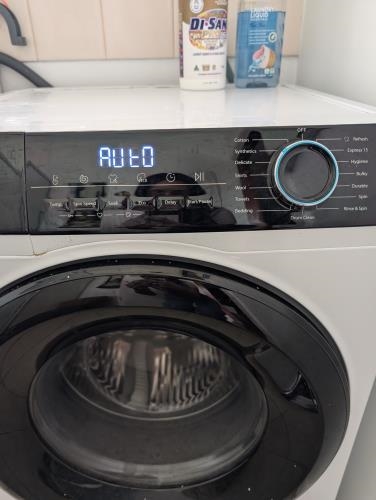 Second-hand Haier 7.5kg Front Load Washing Machine - Photo 4)