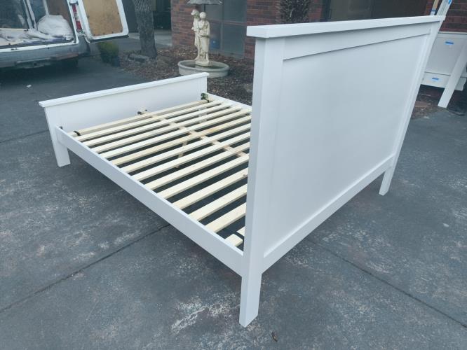 Second-hand Queen Size Bed Frame - Photo 4)