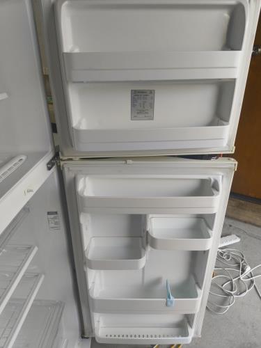 Second-hand Westinghouse 303L Top Mount Fridge - Photo 4)