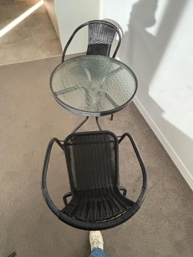 Second-hand Outdoor Table with 2 Chairs - Photo 4)