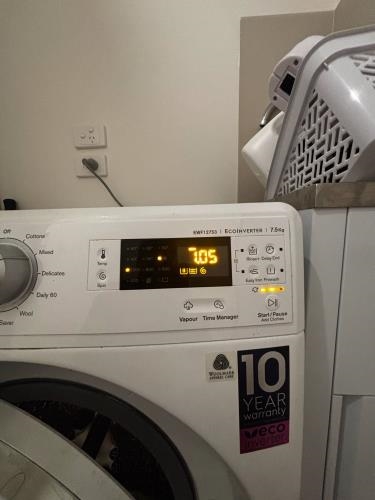 Second-hand Electrolux 7.5kg Front Load Washing Machine - Photo 4)