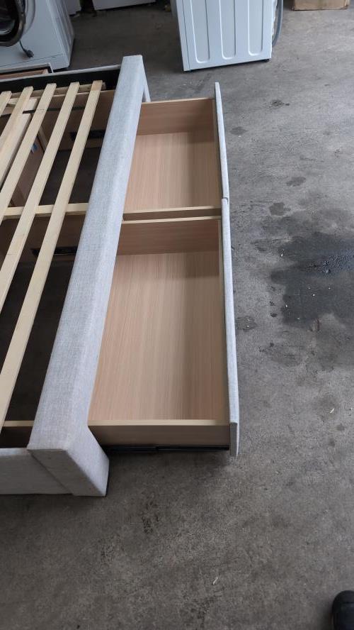 Second-hand King Size Bed with 4 Under Bed Storage Drawers - Photo 4)
