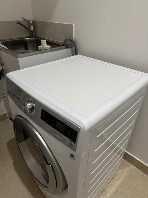 Second-hand Electrolux 8kg / 5kg Washer-Dryer Combo - Photo 4)