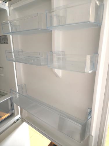Second-hand Chiq 432L Bottom Mount Fridge - Photo 4)