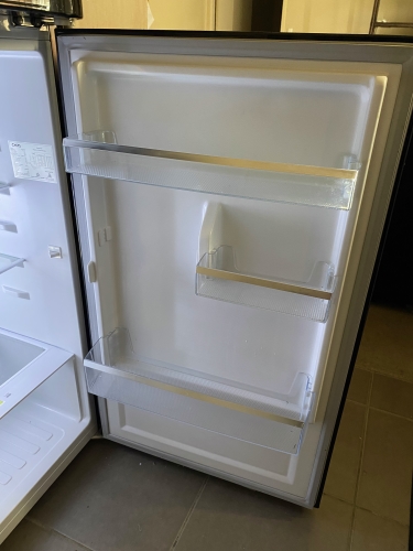 Second-hand Chiq 216L Top Mount Fridge - Photo 4)