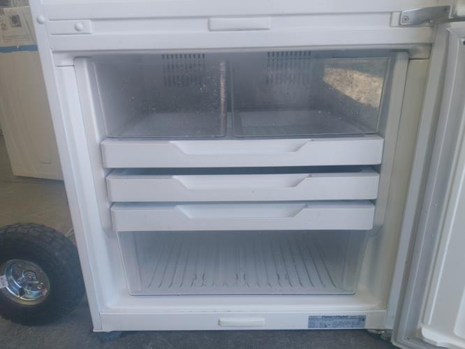 Second-hand Fisher & Paykel 442L Bottom Mount Fridge - Photo 4)