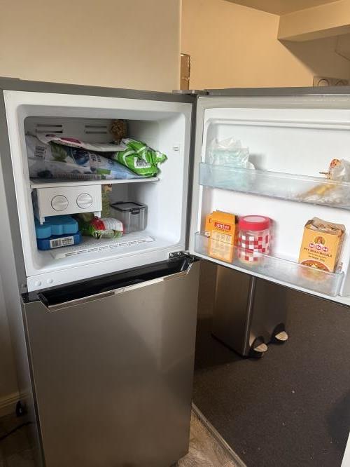 Second-hand Hisense 230L Top Mount Fridge - Photo 4)