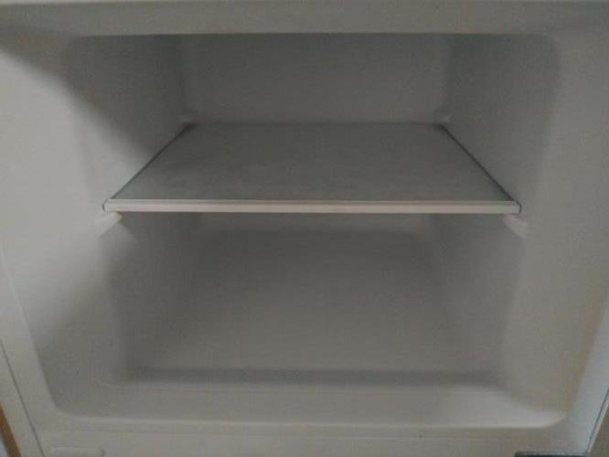 Second-hand Chiq 118L Top Mount Fridge - Photo 4)
