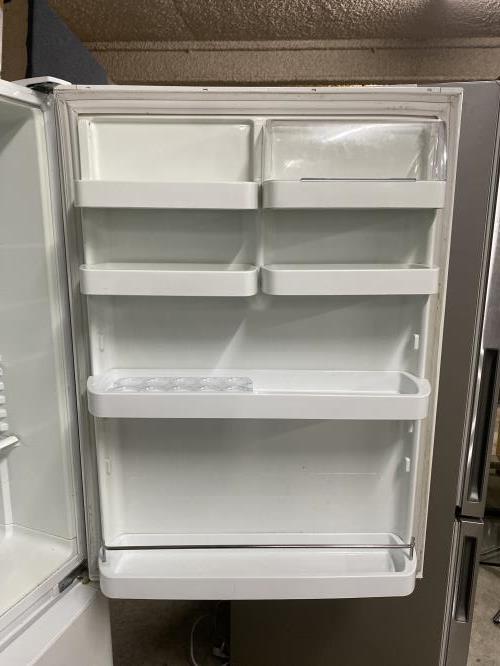 Second-hand Fisher & Paykel 404L Bottom Mount Fridge - Photo 4)