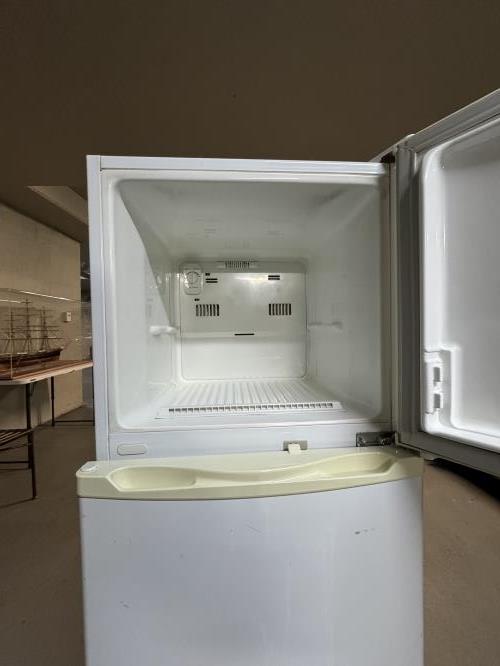 Second-hand Westinghouse 215L Top Mount Fridge - Photo 4)