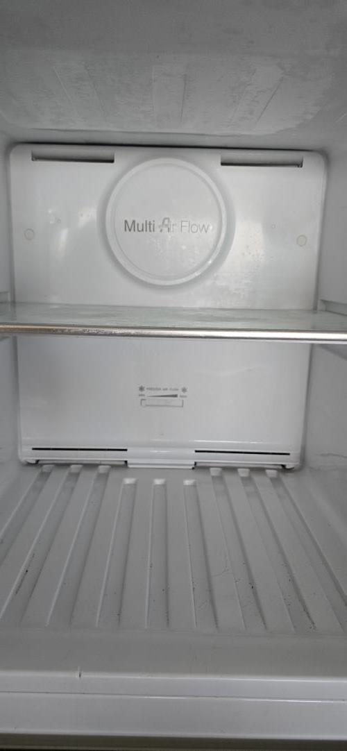 Second-hand Chiq 216L Top Mount Fridge - Photo 4)