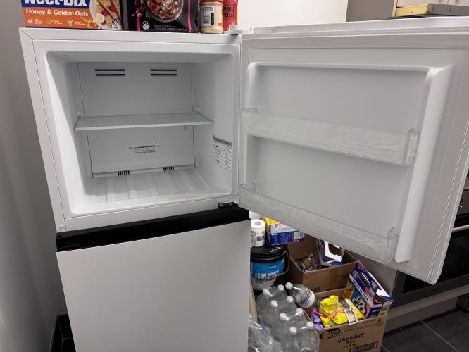 Second-hand Hisense 205L Top Mount Fridge - Photo 4)