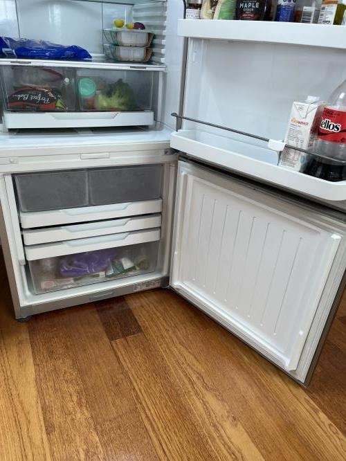 Second-hand Fisher & Paykel 442L Bottom Mount Fridge - Photo 4)