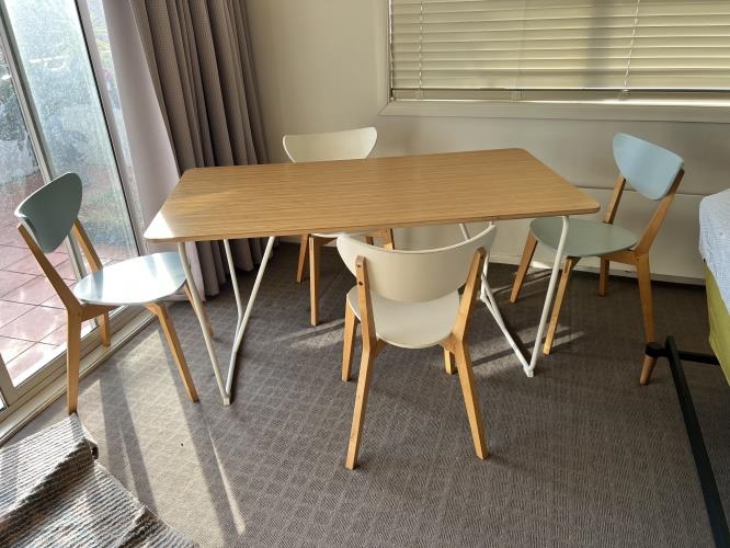 Second-hand IKEA Dining Table with 4 Chairs - Photo 4)