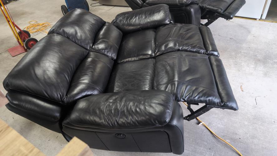Second-hand Electric Recliner Sofa with matching Armchair - Photo 4)