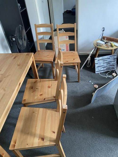 Second-hand Dining Table with 4 Chairs - Photo 4)