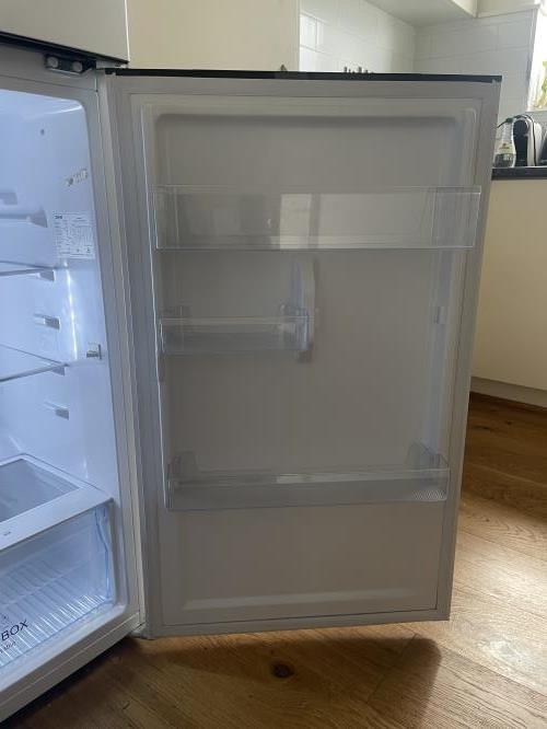 Second-hand Chiq 216L Top Mount Fridge - Photo 4)