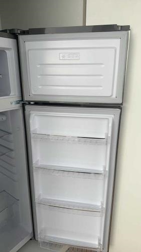 Second-hand Miracle 212L Top Mount Fridge - Photo 4)