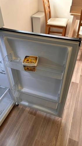 Second-hand Hisense 205L Top Mount Fridge - Photo 4)