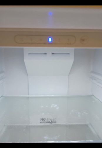 Second-hand Chiq 202L Top Mount Fridge - Photo 4)