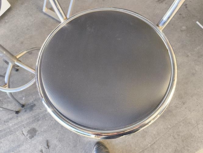 Second-hand Set of 6 Bar Stools - Photo 4)