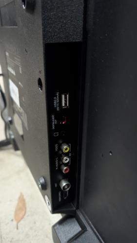 Second-hand Chiq 40 Inch TV (Model L40G7PG 40) - Photo 4)