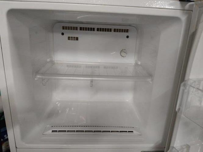 Second-hand Samsung 216L Top Mount Fridge - Photo 4)