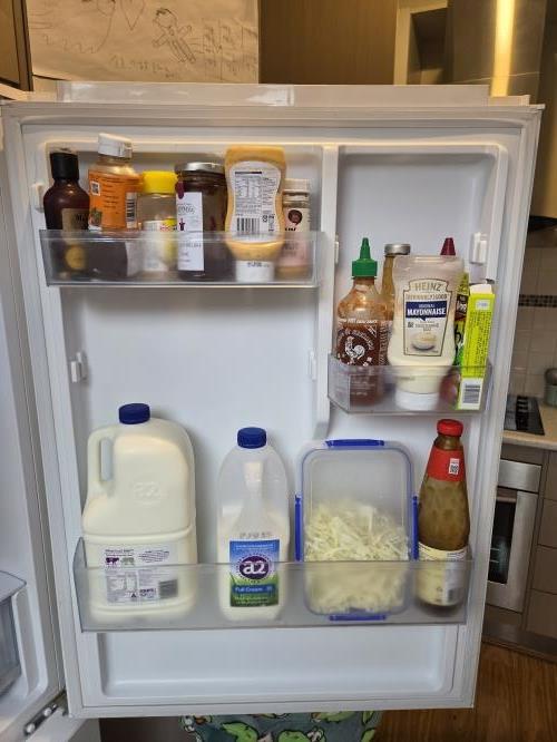 Second-hand Chiq 432L Top Mount Fridge - Photo 4)