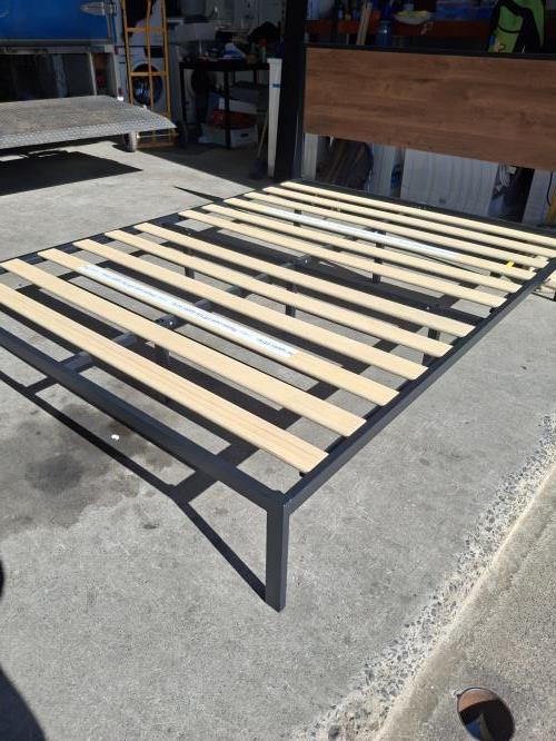 Second-hand Queen Size Bed Frame - Photo 4)