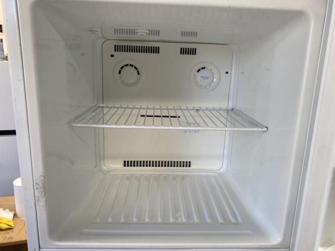 Second-hand LG 253L Top Mount Fridge - Photo 4)