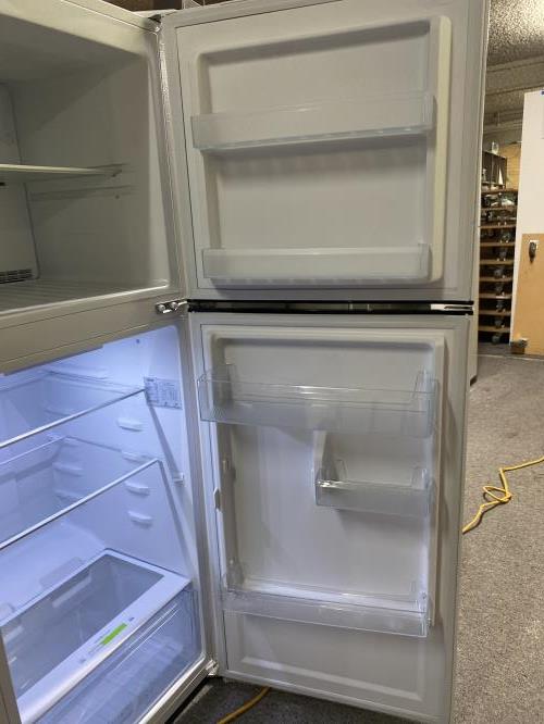 Second-hand Chiq 202L Top Mount Fridge - Photo 4)