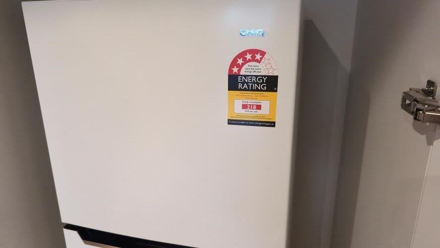 Second-hand Chiq 202L Top Mount Fridge - Photo 4)
