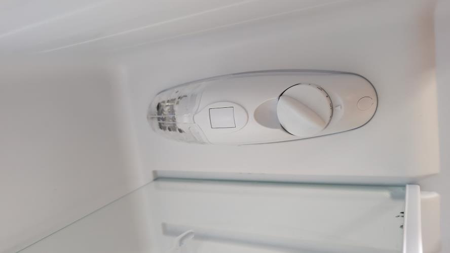 Second-hand Chiq 118L Top Mount Fridge - Photo 4)