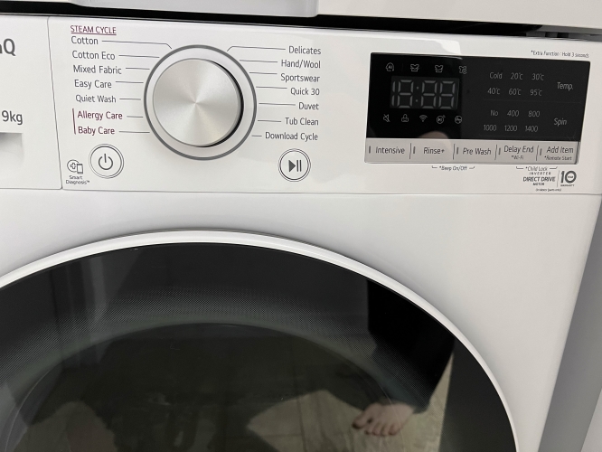 Second-hand LG 9kg Front Load Washing Machine - Photo 4)