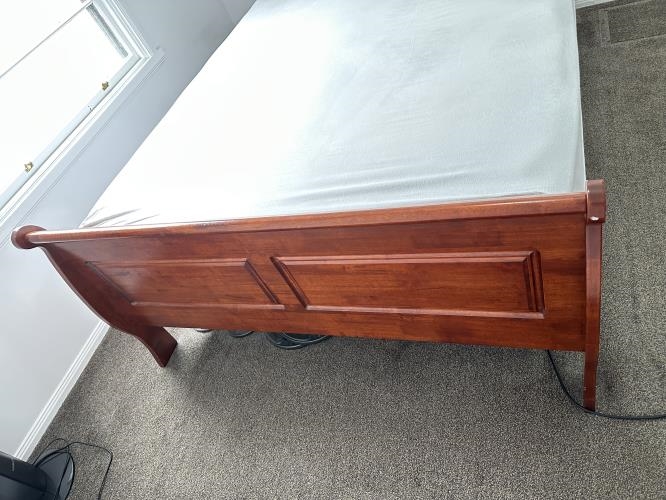 Second-hand Queen Size Bed Frame - Photo 4)