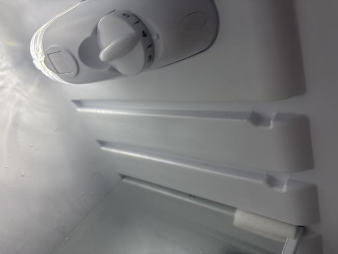 Second-hand Chiq 118L Top Mount Fridge - Photo 4)