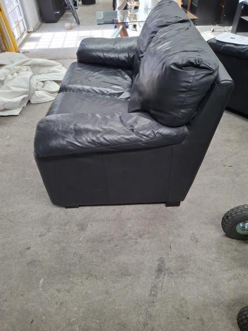 Second-hand Two Seater Sofa - Photo 4)