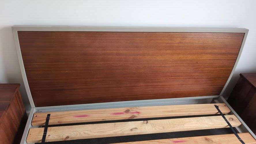 Second-hand Queen Size Bed Frame - Photo 4)