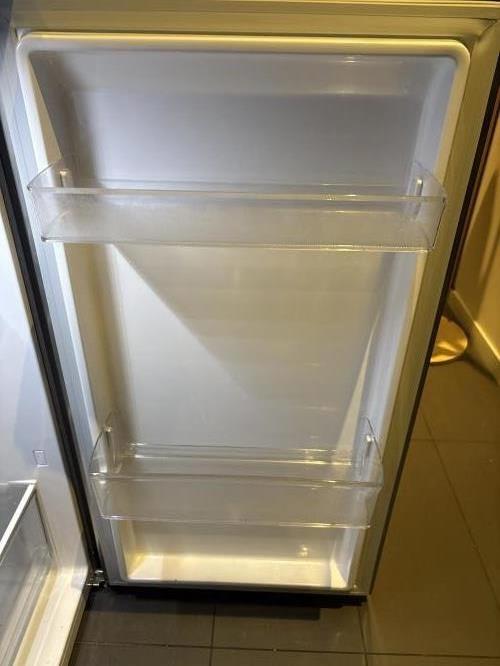 Second-hand LG 243L Top Mount Fridge - Photo 4)