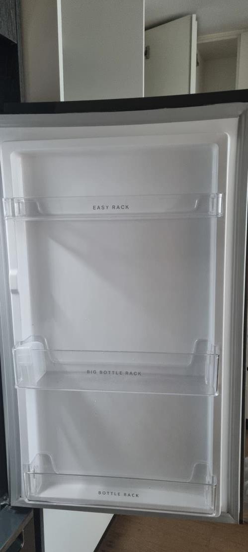 Second-hand Whirlpool 290L Bottom Mount Fridge - Photo 4)
