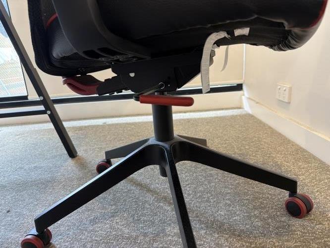 Second-hand IKEA MATCHSPEL Gaming Chair - Photo 4)