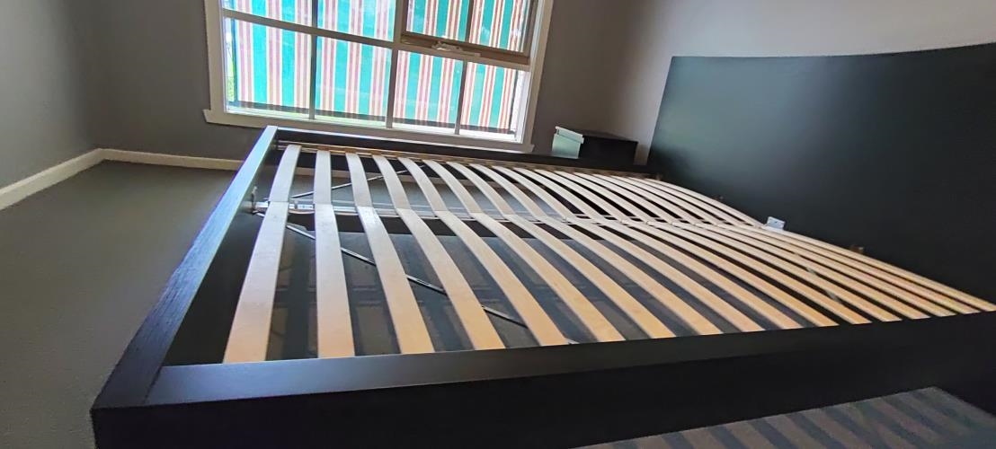 Second-hand IKEA MALM King Size Bed Frame - Photo 4)