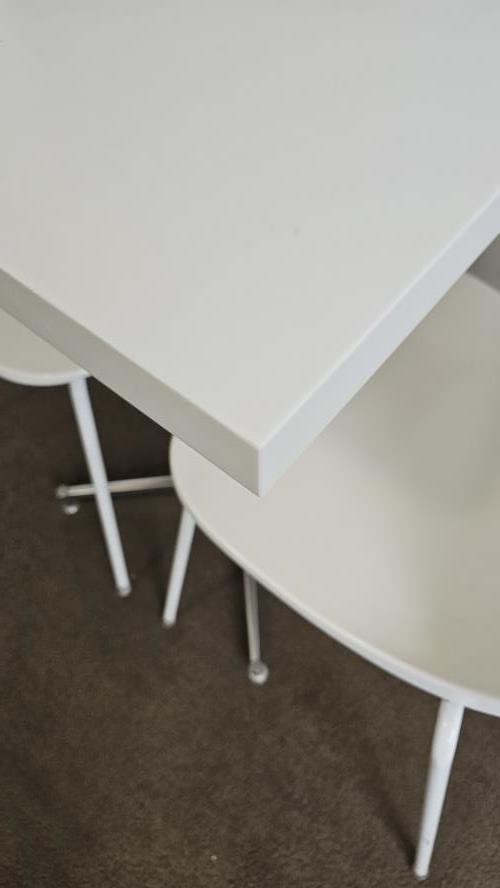 Second-hand Dining Table with 2 Chairs - Photo 4)