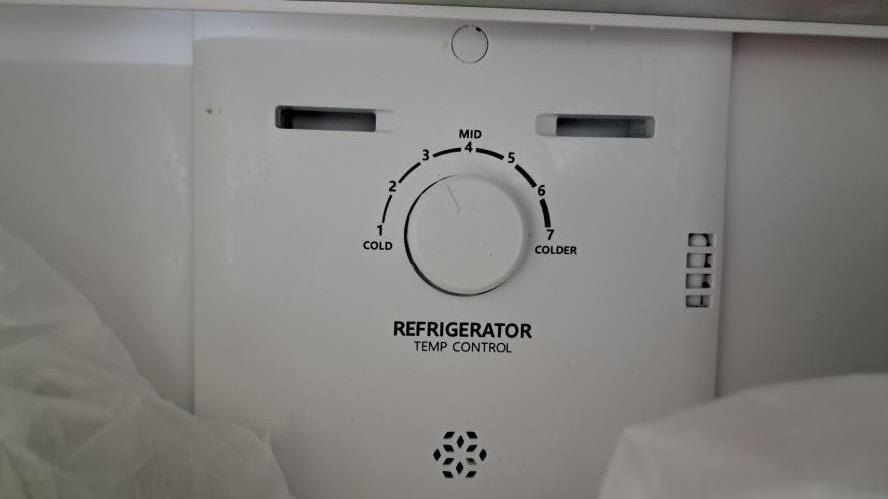 Second-hand Hisense 205L Top Mount Fridge - Photo 4)