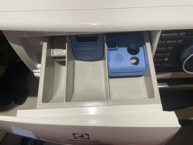 Second-hand Electrolux 8kg / 4.5kg Washer-Dryer Combo - Photo 4)