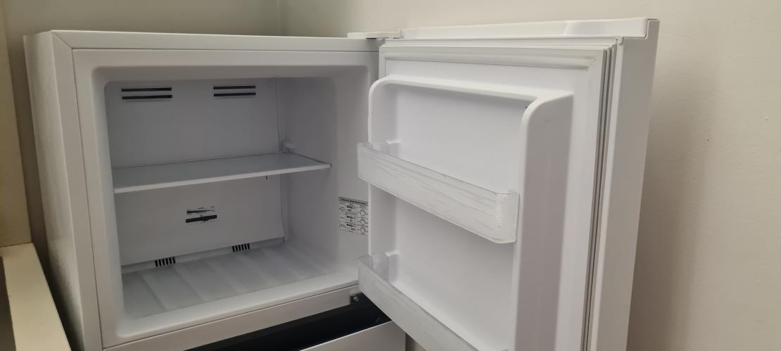 Second-hand Hisense 205L Top Mount Fridge - Photo 4)